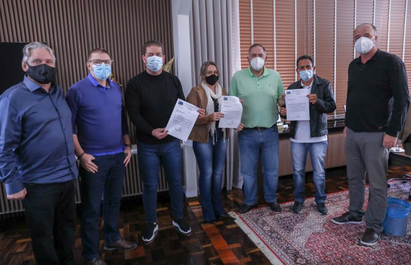Em reunião, vereadores entregam reivindicações ao deputado Artagão Júnior